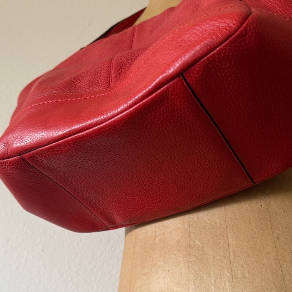 Coach Vibrant Red Shoulder Bag wonderful condition many compartments zip closure - Picture 6 of 12